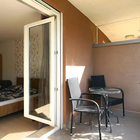 Club218 Wellness アパート